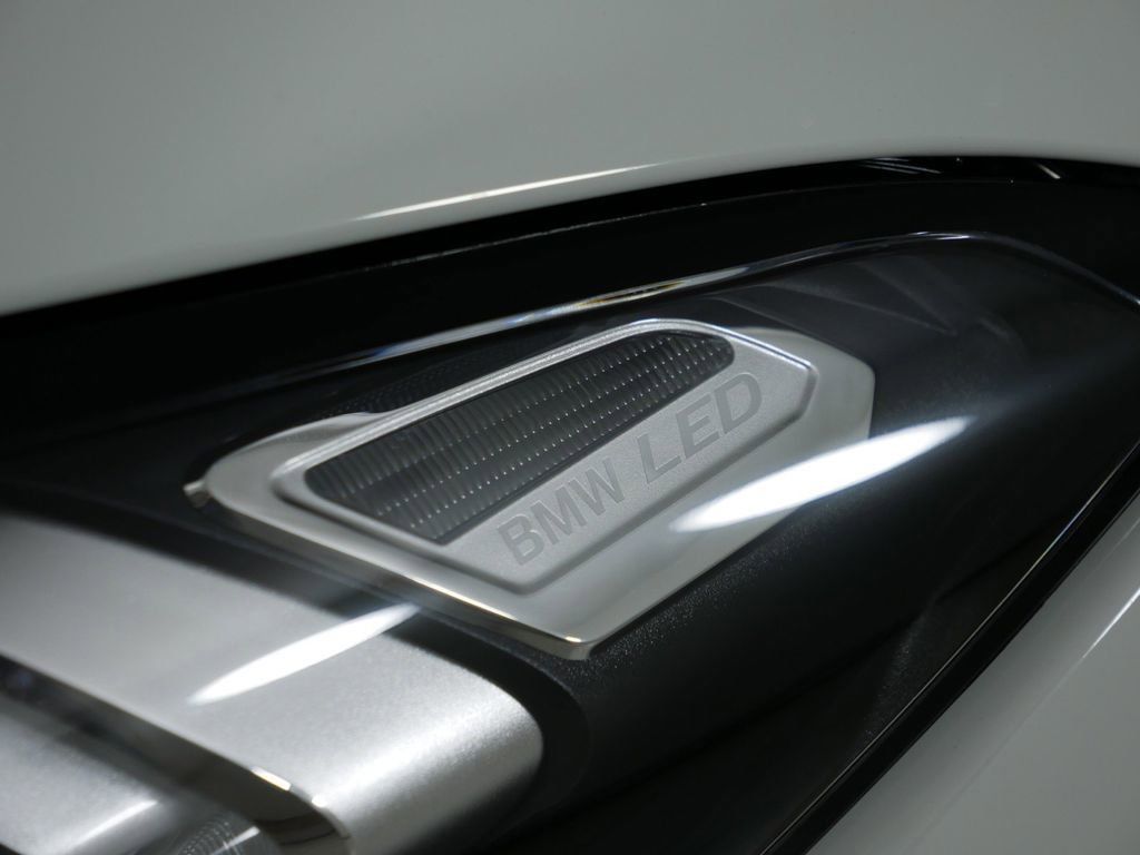 Thumbnail: 2025 BMW 3 Series - 23