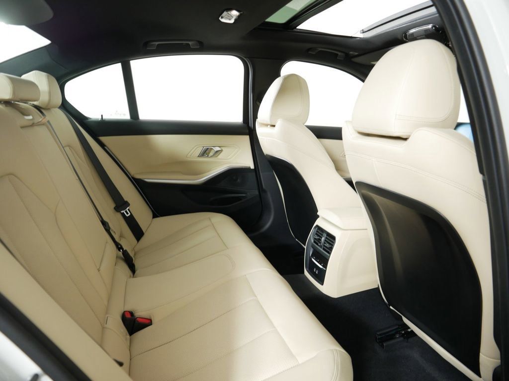 Thumbnail: 2025 BMW 3 Series - 11