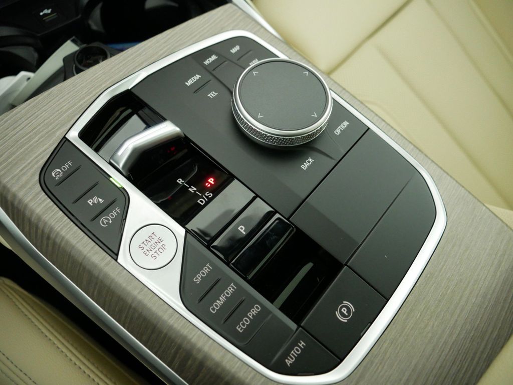2025 BMW 3 Series 330i xDrive 16