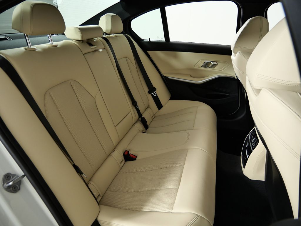 Thumbnail: 2025 BMW 3 Series - 30