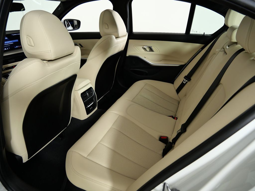 Thumbnail: 2025 BMW 3 Series - 33