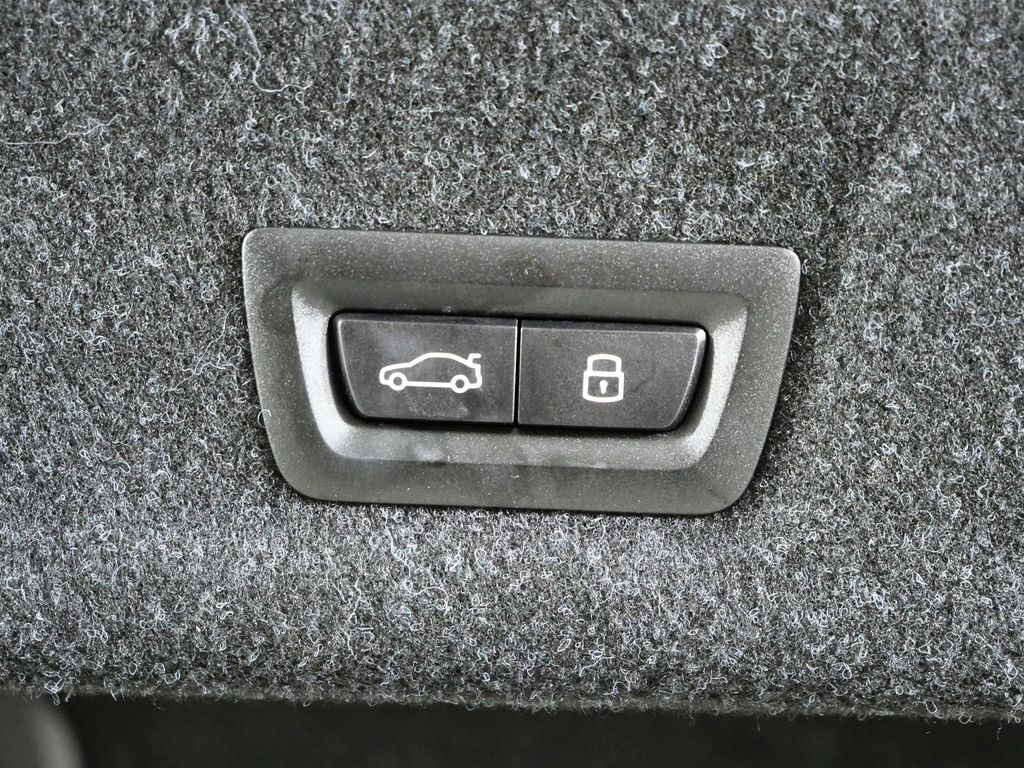 Thumbnail: 2025 BMW 3 Series - 31