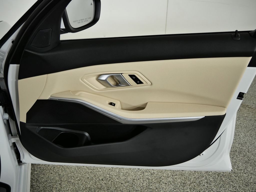 Thumbnail: 2025 BMW 3 Series - 27