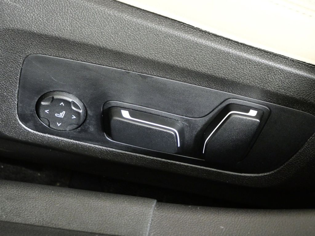 Thumbnail: 2025 BMW 3 Series - 39