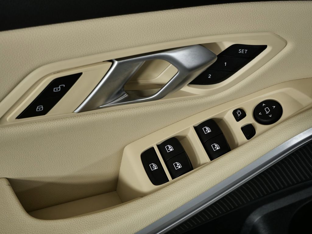 Thumbnail: 2025 BMW 3 Series - 38