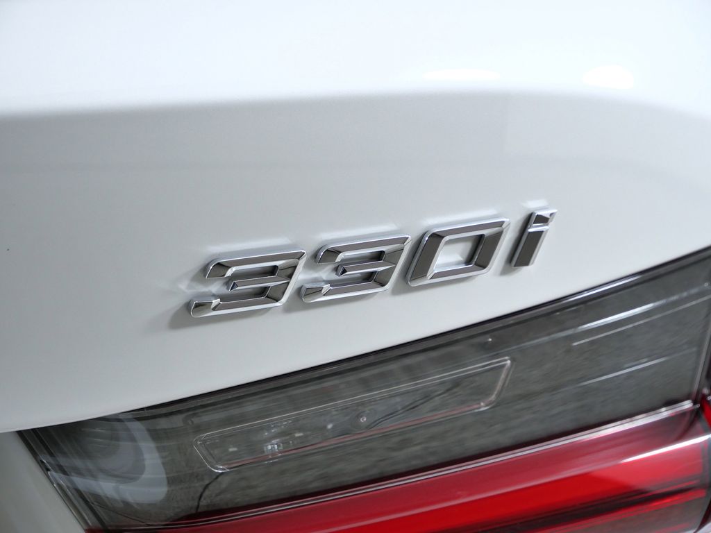 Thumbnail: 2025 BMW 3 Series - 23