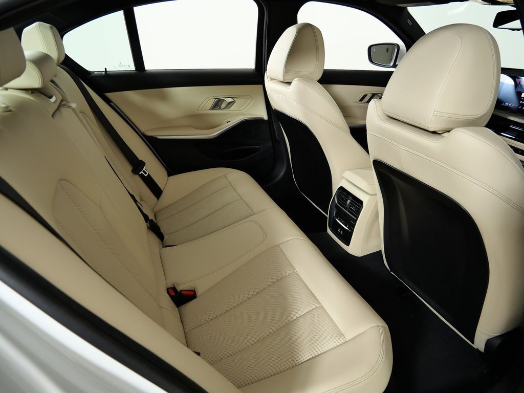 Thumbnail: 2025 BMW 3 Series - 11