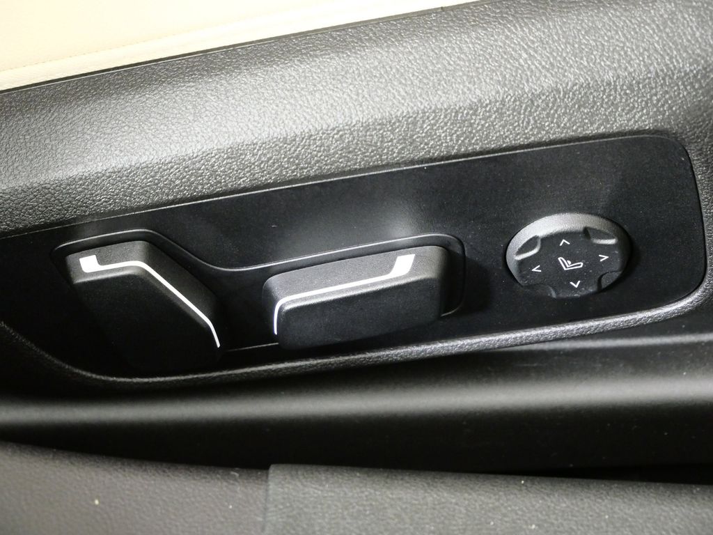 Thumbnail: 2025 BMW 3 Series - 28