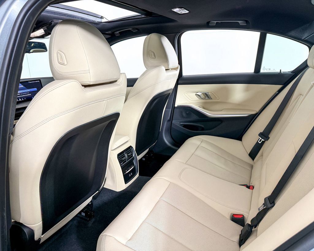 Thumbnail: 2025 BMW 3 Series - 33