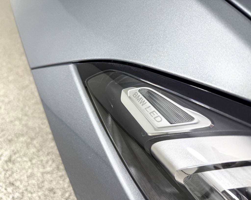 Thumbnail: 2025 BMW 3 Series - 23