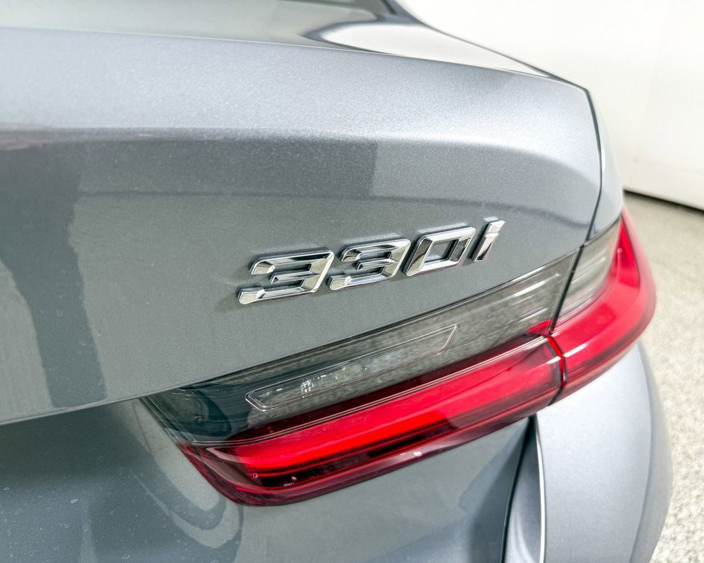 Thumbnail: 2025 BMW 3 Series - 26