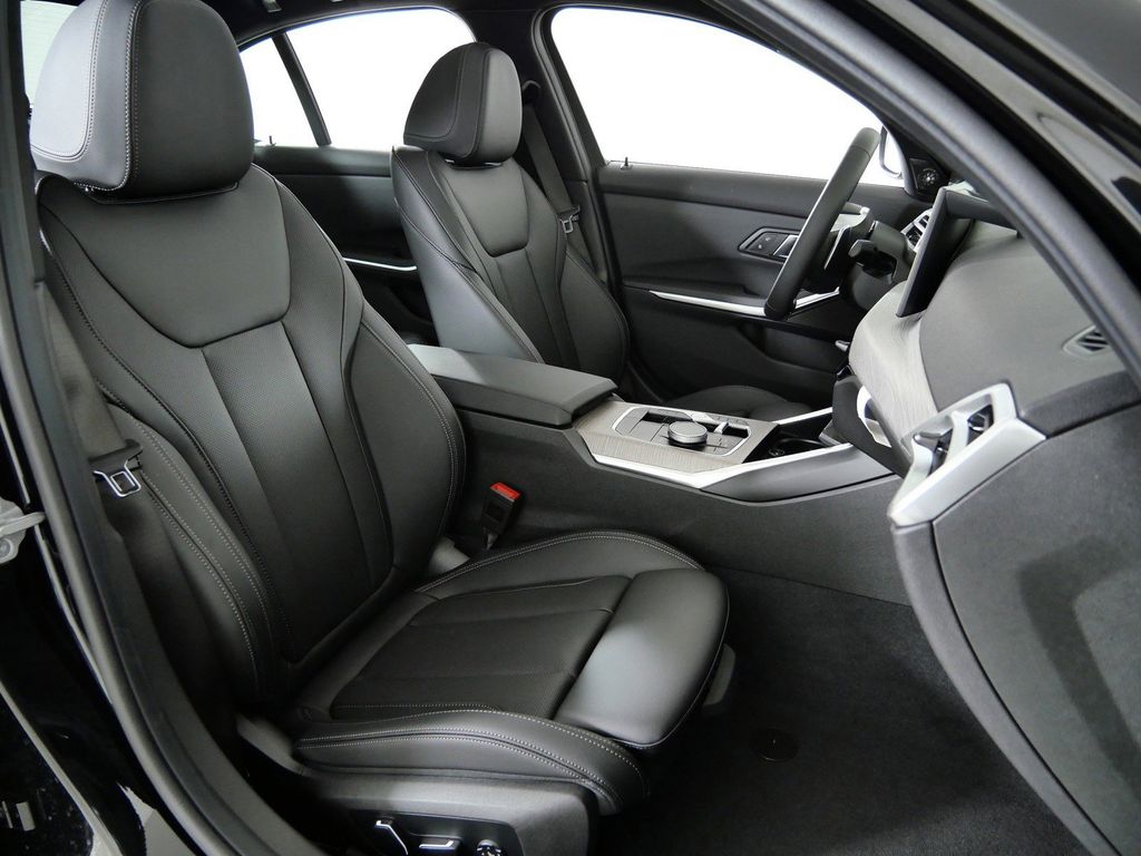 Thumbnail: 2026 BMW 3 Series - 10