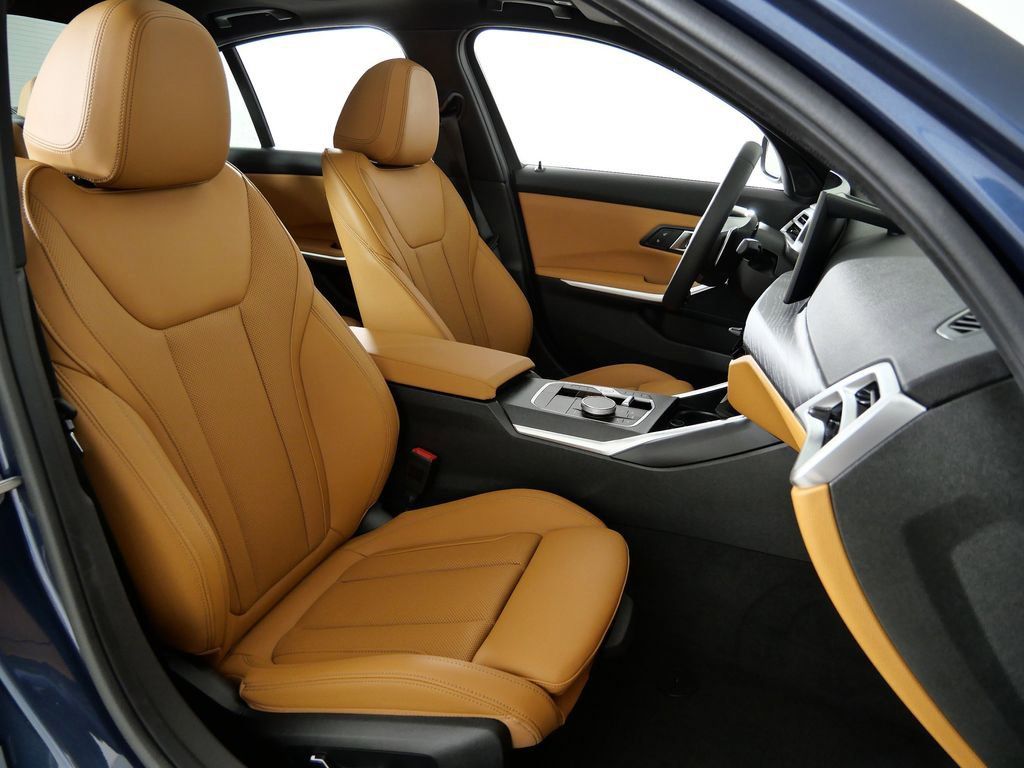Thumbnail: 2026 BMW 3 Series - 10