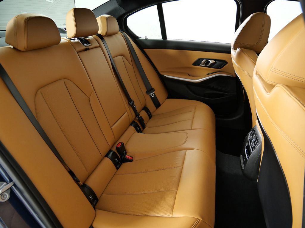 Thumbnail: 2026 BMW 3 Series - 32