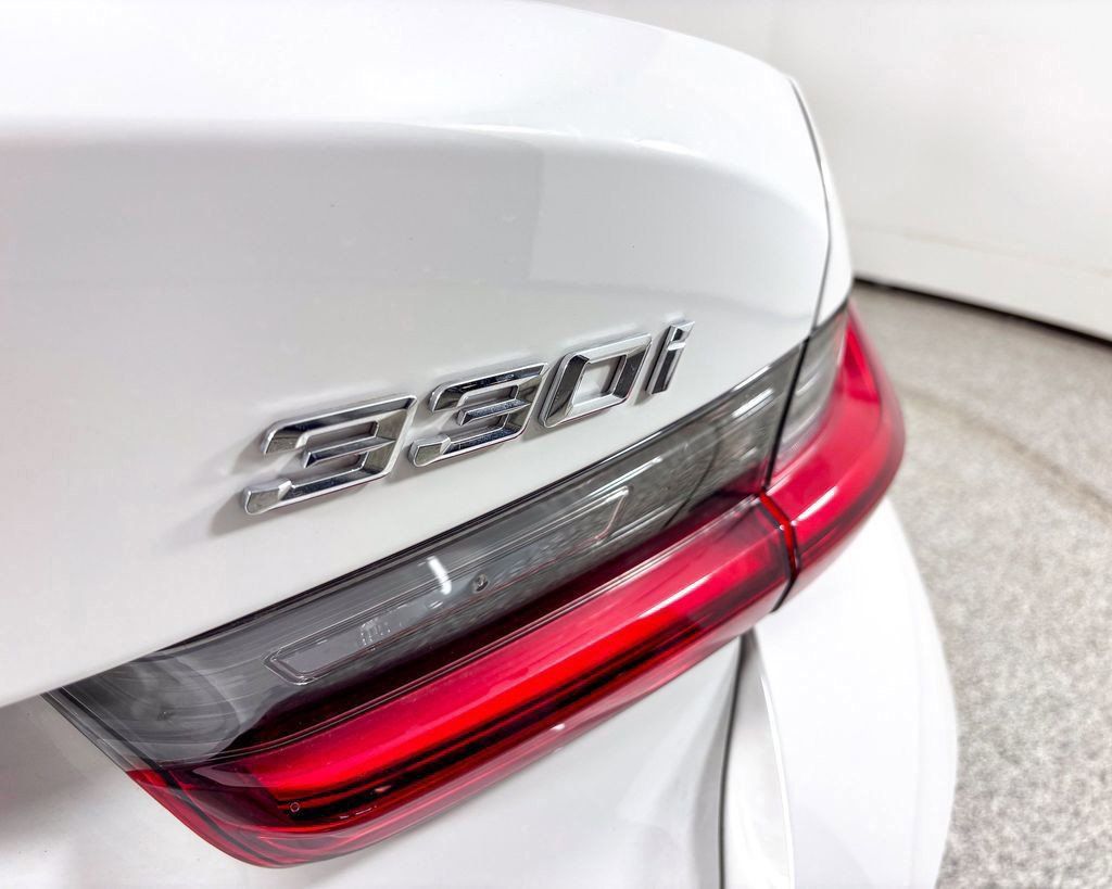 Thumbnail: 2025 BMW 3 Series - 23