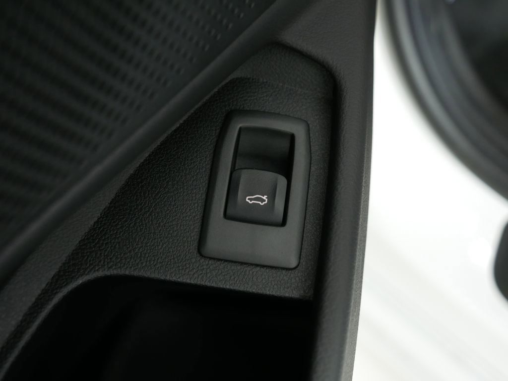 Thumbnail: 2025 BMW 3 Series - 16