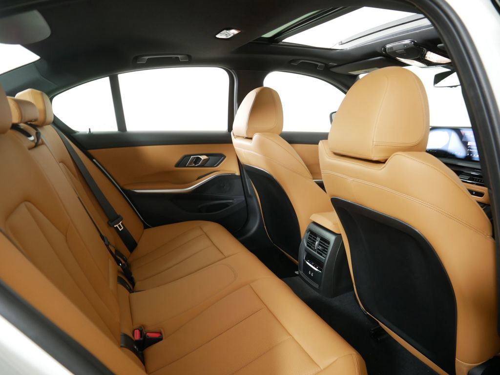 Thumbnail: 2025 BMW 3 Series - 11