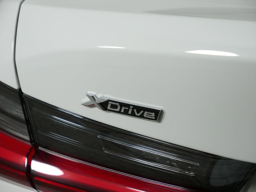 Thumbnail: 2025 BMW 3 Series - 23