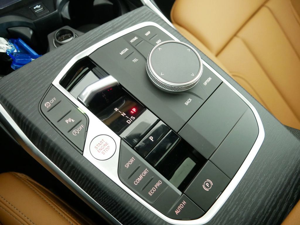 Thumbnail: 2025 BMW 3 Series - 13