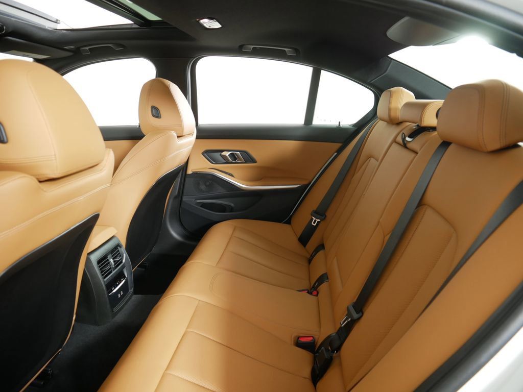 Thumbnail: 2025 BMW 3 Series - 31