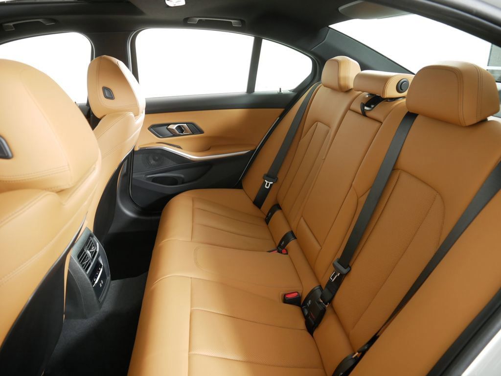 Thumbnail: 2025 BMW 3 Series - 32