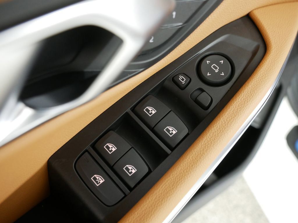 Thumbnail: 2025 BMW 3 Series - 36