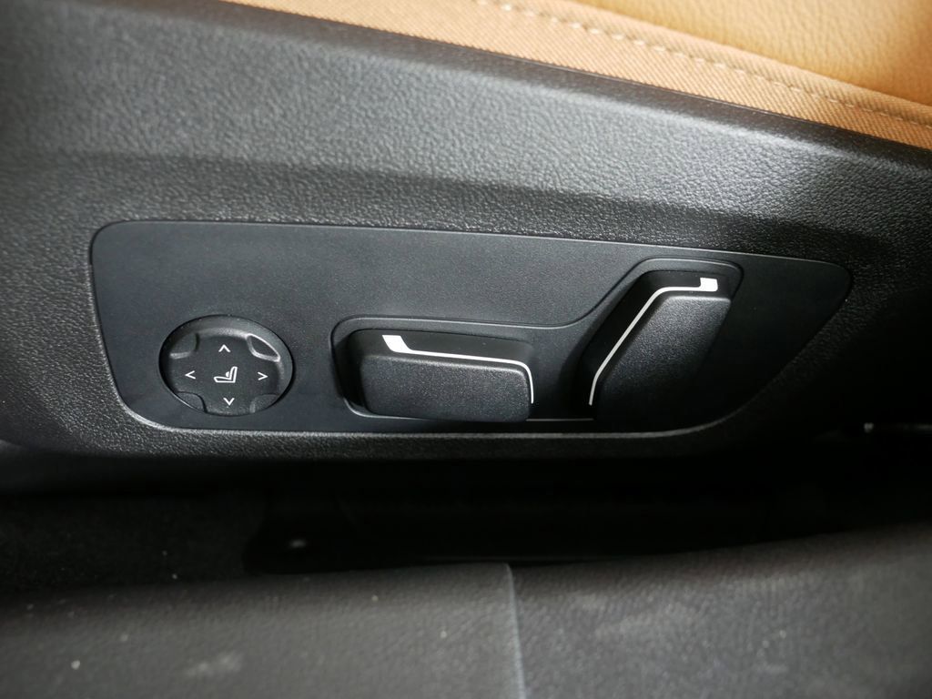 Thumbnail: 2025 BMW 3 Series - 38