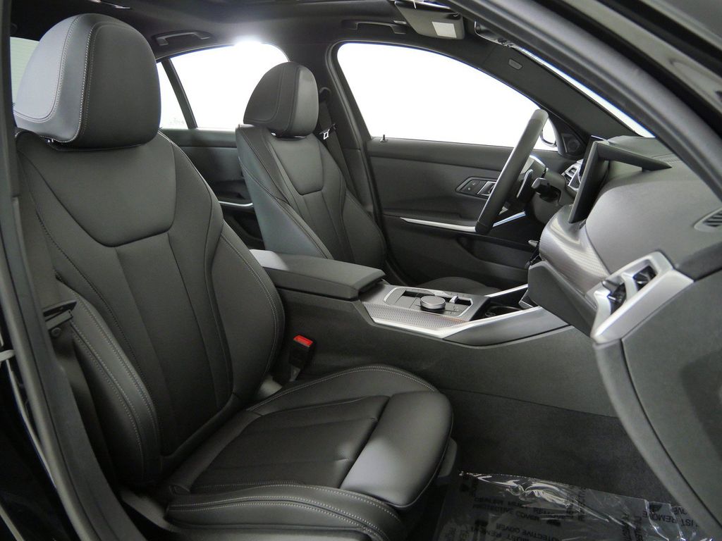 Thumbnail: 2025 BMW 3 Series - 10