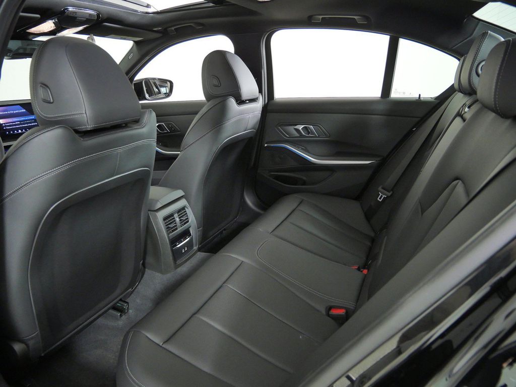 Thumbnail: 2025 BMW 3 Series - 35