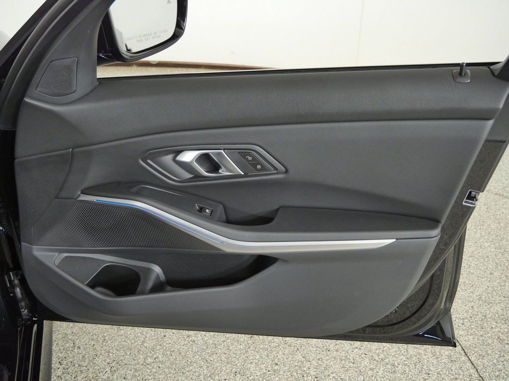 Thumbnail: 2025 BMW 3 Series - 28