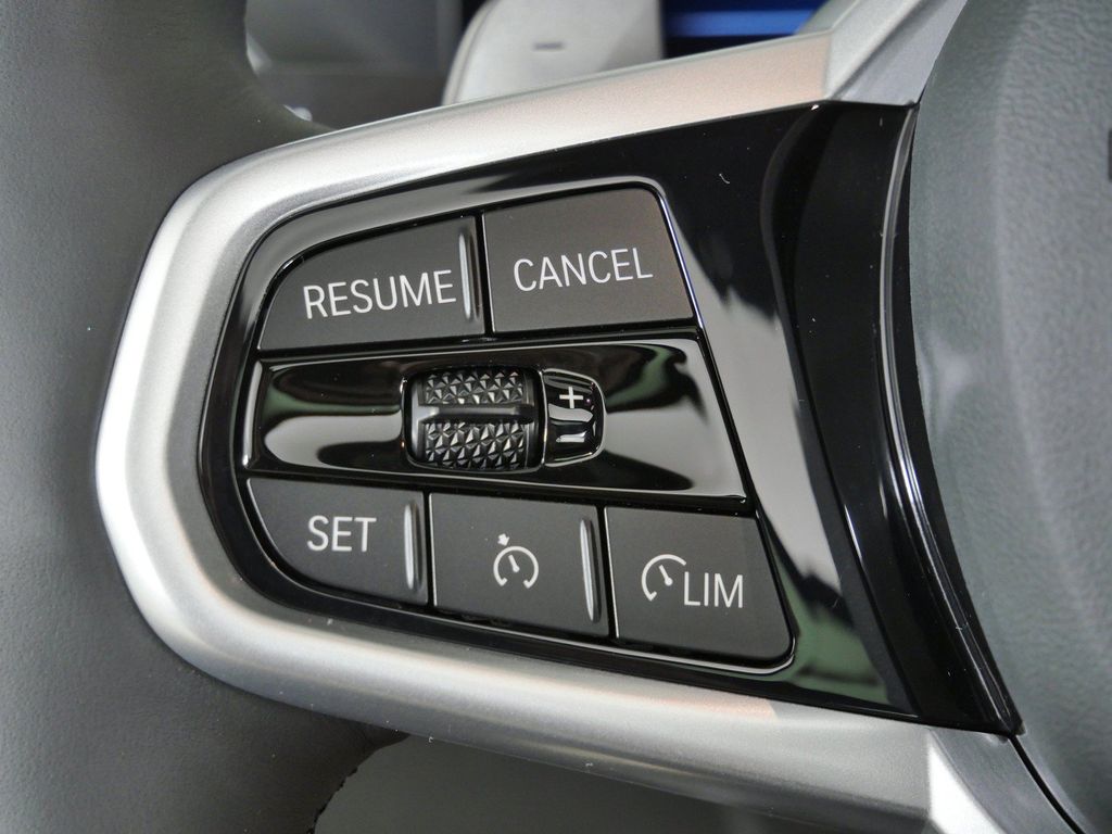 Thumbnail: 2025 BMW 3 Series - 43