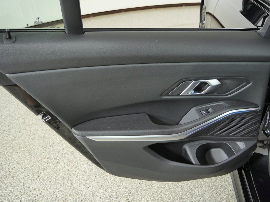 Thumbnail: 2025 BMW 3 Series - 34