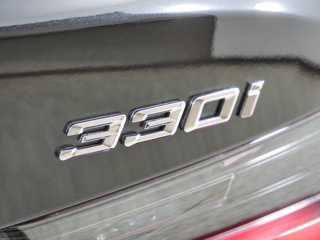 Thumbnail: 2025 BMW 3 Series - 24