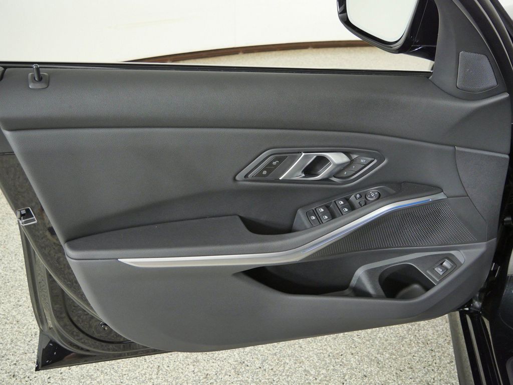 Thumbnail: 2025 BMW 3 Series - 37