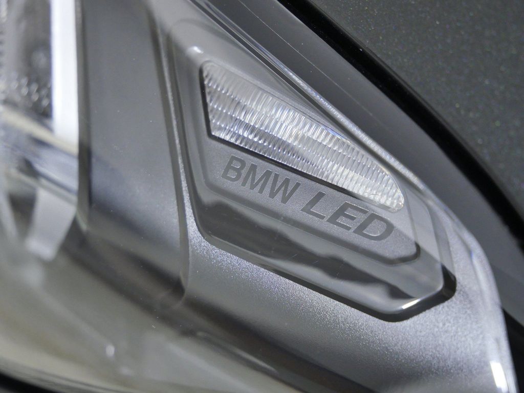 Thumbnail: 2025 BMW 3 Series - 18