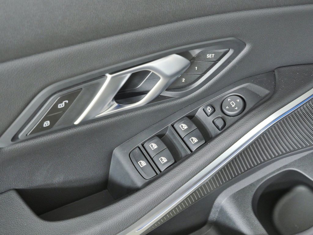 Thumbnail: 2025 BMW 3 Series - 40