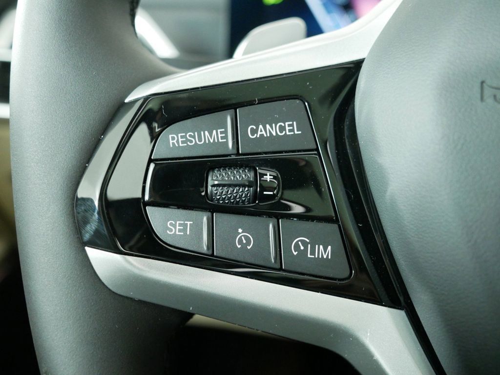 Thumbnail: 2025 BMW 3 Series - 41