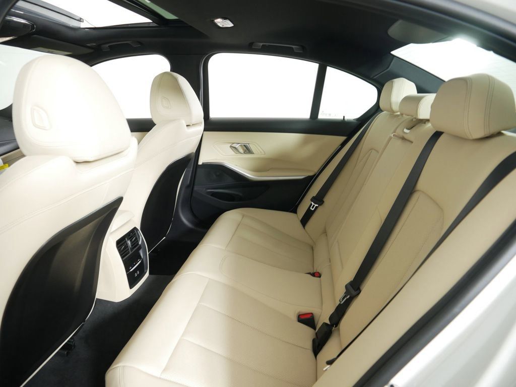 Thumbnail: 2025 BMW 3 Series - 32
