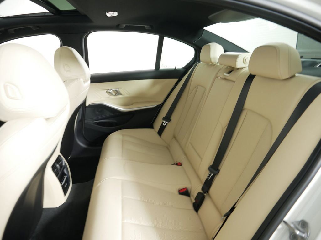 Thumbnail: 2025 BMW 3 Series - 33