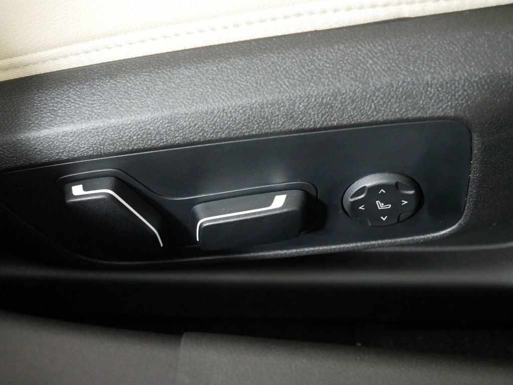 Thumbnail: 2025 BMW 3 Series - 28