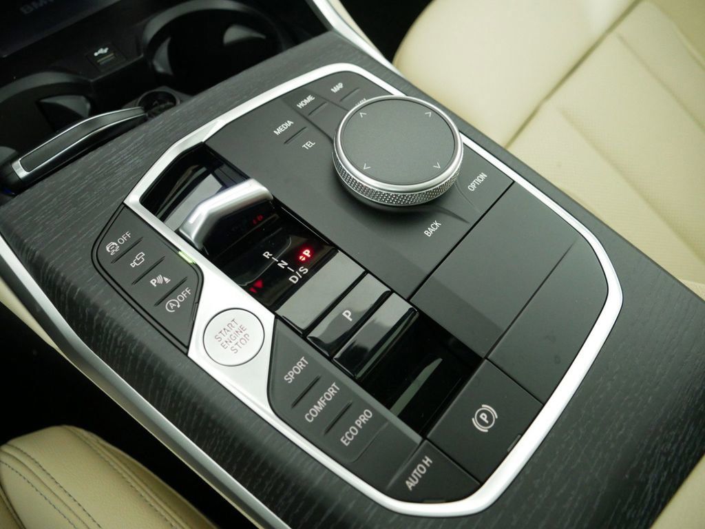 Thumbnail: 2025 BMW 3 Series - 13