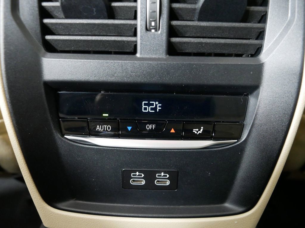 Thumbnail: 2025 BMW 3 Series - 34