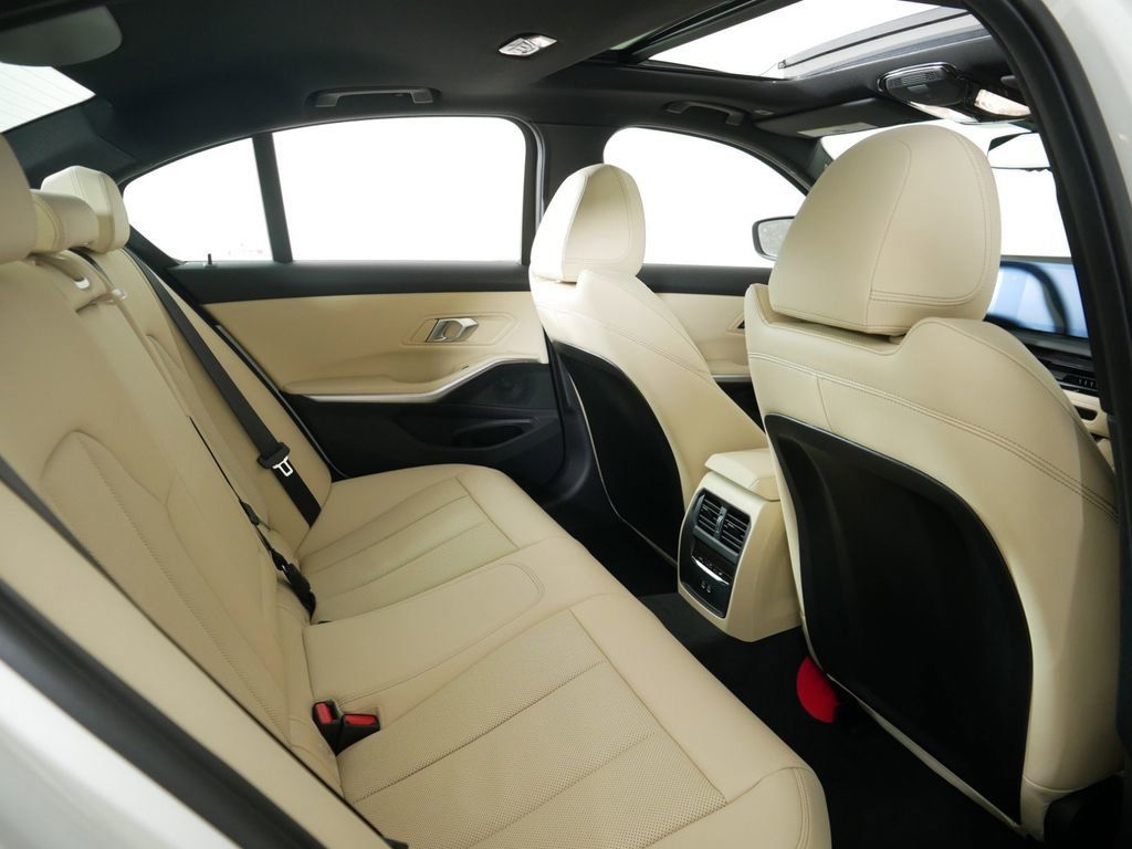 Thumbnail: 2025 BMW 3 Series - 11