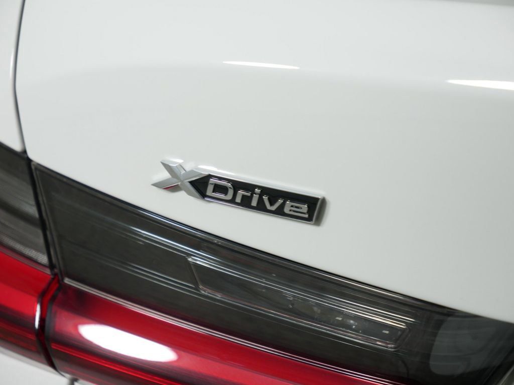 Thumbnail: 2025 BMW 3 Series - 23