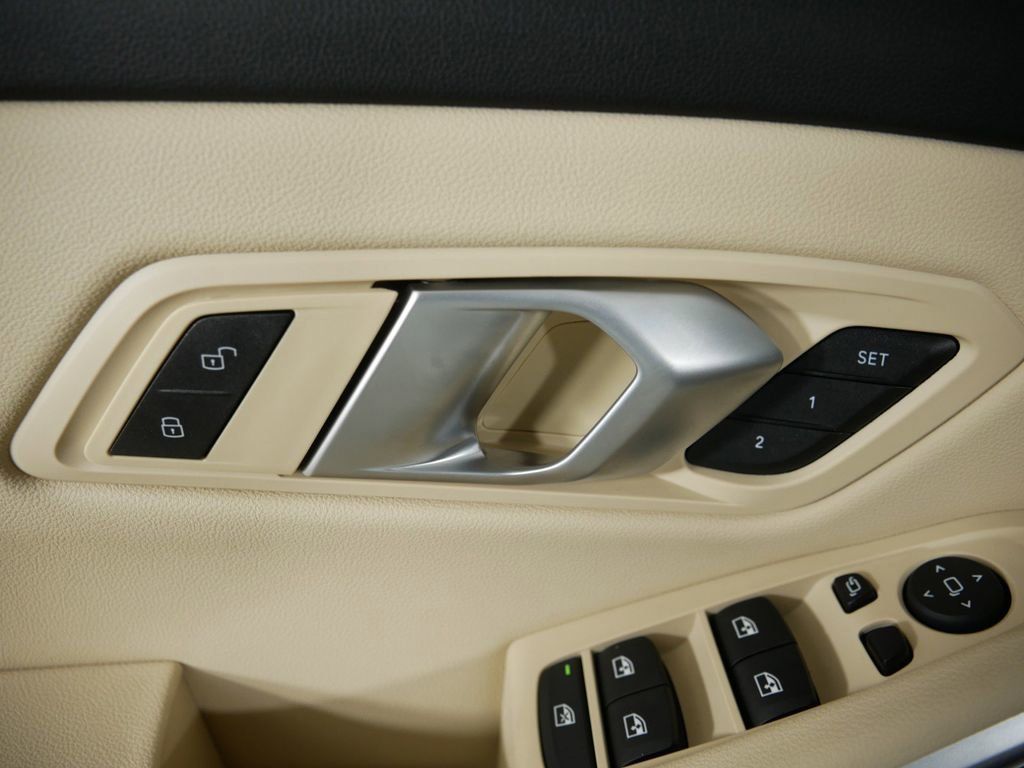 Thumbnail: 2025 BMW 3 Series - 38