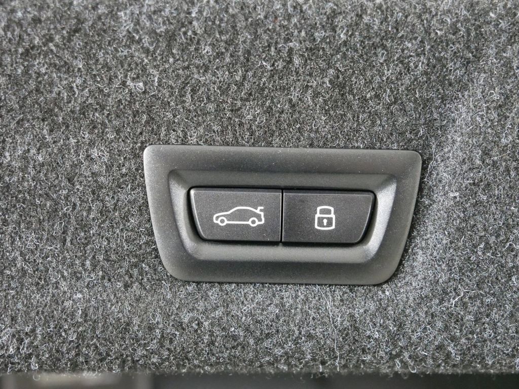 Thumbnail: 2025 BMW 3 Series - 31