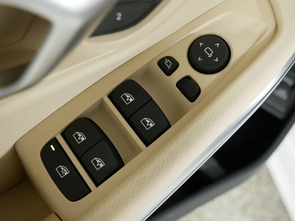 Thumbnail: 2025 BMW 3 Series - 37