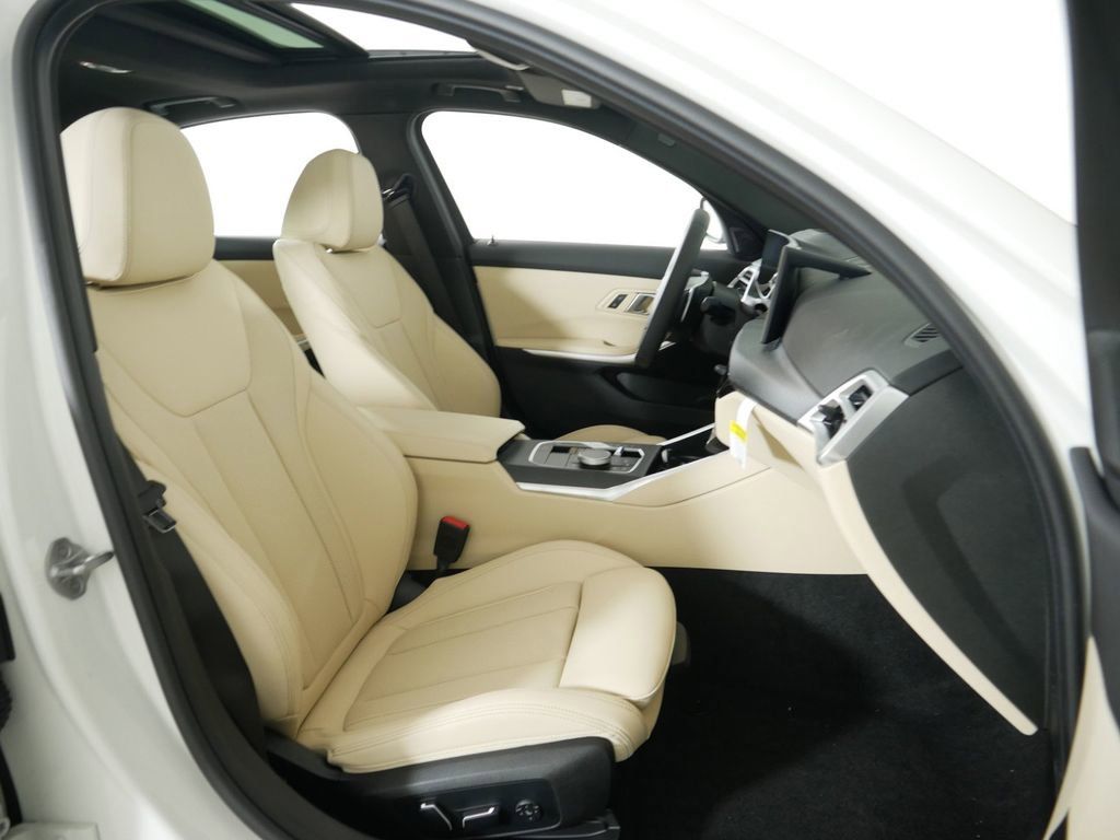 Thumbnail: 2025 BMW 3 Series - 10