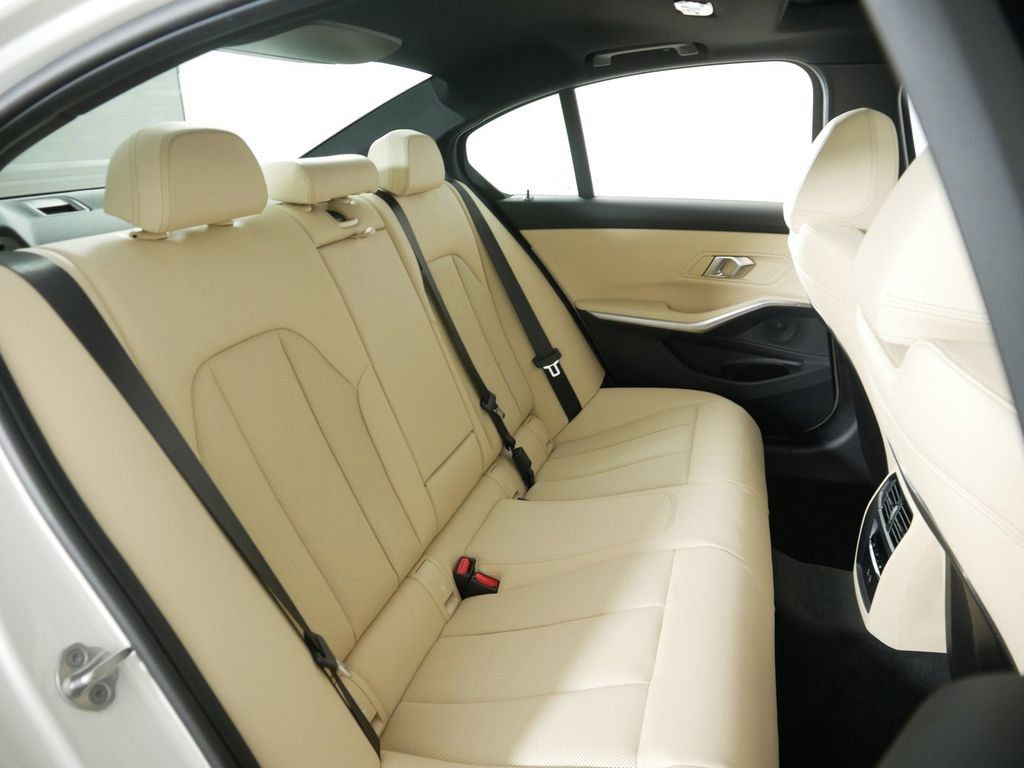 Thumbnail: 2025 BMW 3 Series - 30