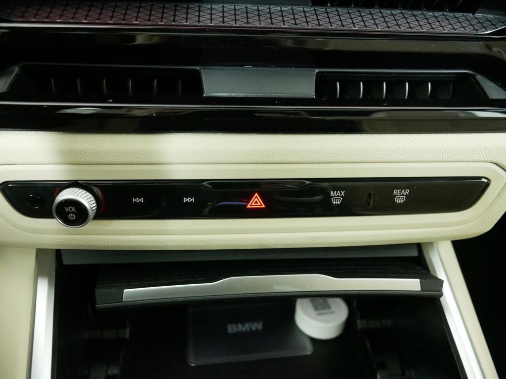 Thumbnail: 2025 BMW 3 Series - 50